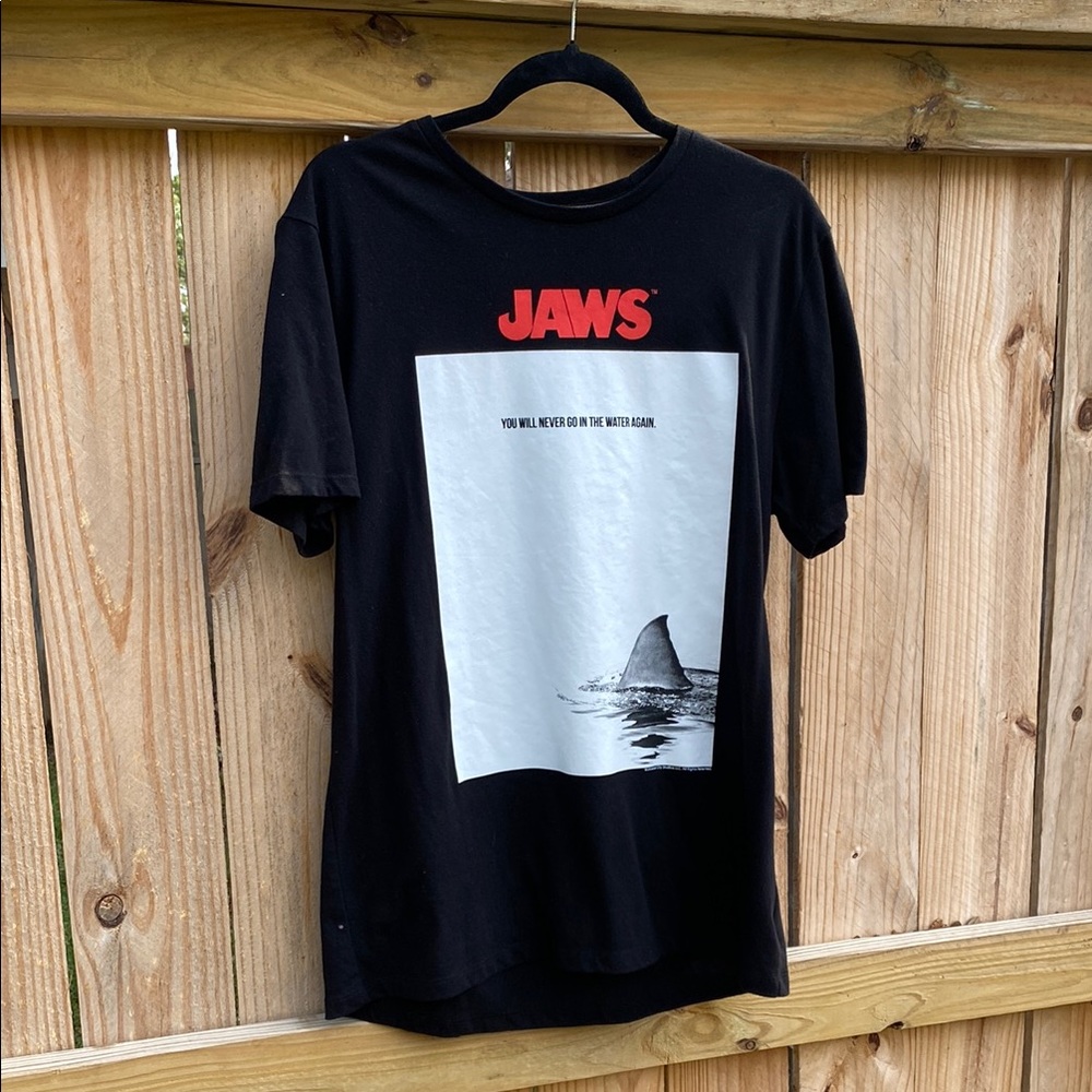 Old Navy Black and Red Short Sleeve Tee